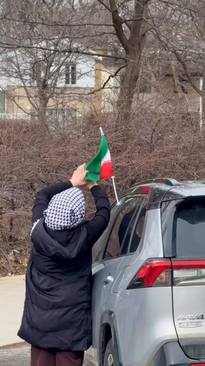 ⚡️⭕️ Iranian diaspora in Montreal "Hands off Iran" (Not the clowns)