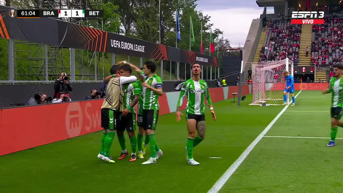 🇨🇴 GOOOL de Juan Camilo ‘Cucho’ Hernández. El delantero colombiano marcó el 1-1 #RealBetis en su visita a #Braga, al 61’ 👀 Es su tercera anotación en lo que va de la Europa League