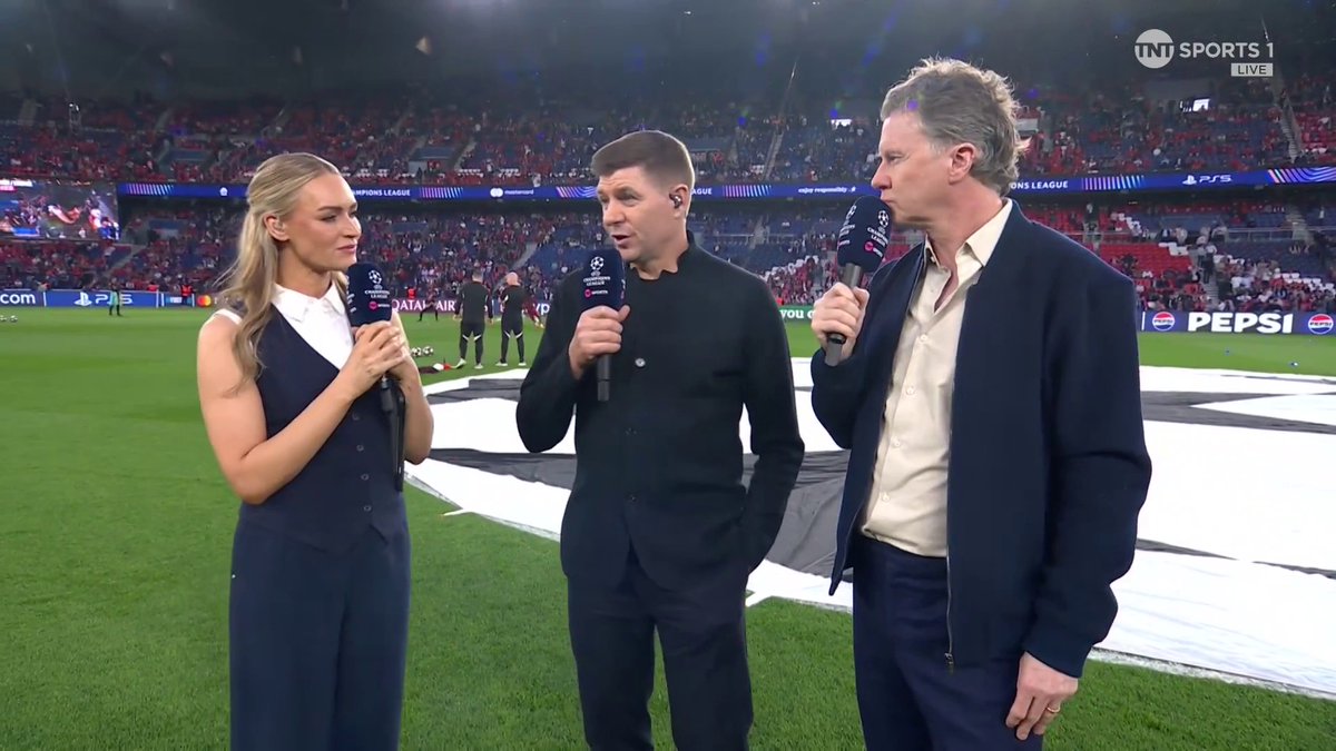 "This is the stage that he loves" Steven Gerrard discusses Mo Salah's omission from Liverpool's starting XI... 🎙️ Laura Woods 📺 TNT Sports and HBO Max