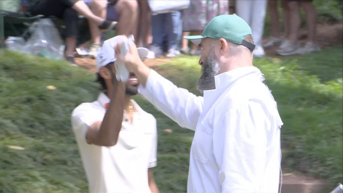 Jason Kelce takes on the Par 3 contest at Augusta! 👀