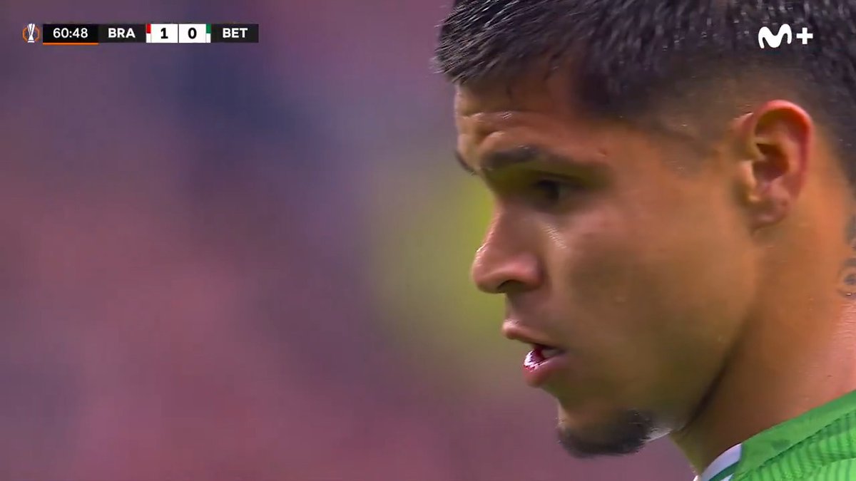 🧐 Todo se decidirá en Sevilla. El Cucho transformó el penalti que ponía el empate en el marcador. #UEL #LaCasaDelFútbol
