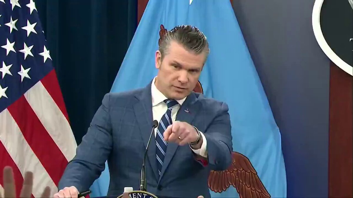 NEW: 🇺🇸🇮🇷 A journalist asks what advanced weapon shot down the US F-15. The US General admits they still have no idea Then Pete Hegseth arrogantly jumps in claiming they see everything.