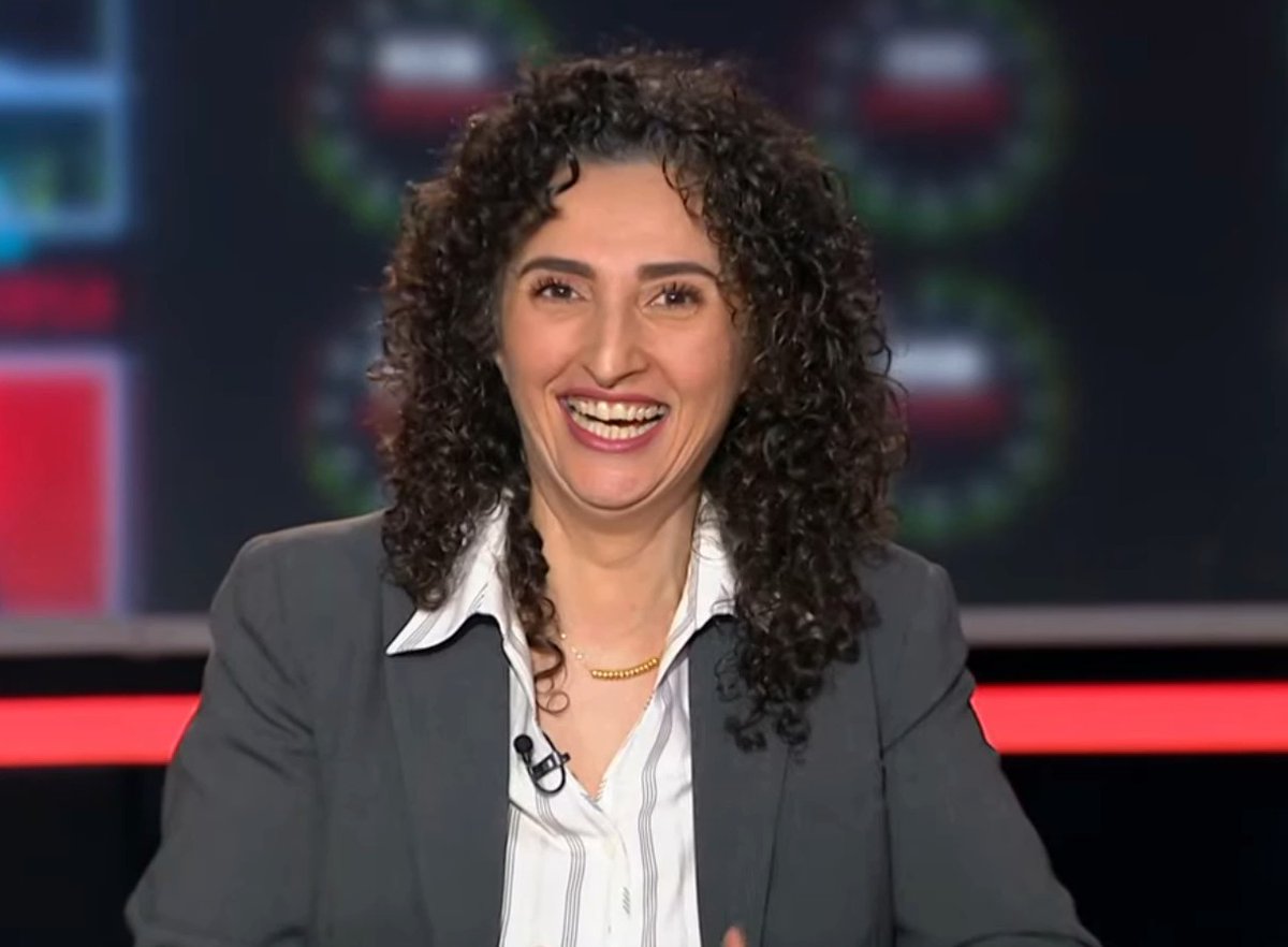 في نهاية حلقة اليوم هيام نعواس تضحك بشكل هستيري من الدكتور حسن أحمديان من شدة القهر !! وهى للعلم أكثر ضيف مكروه في هذا البرنامج #نقاش_الساعة
