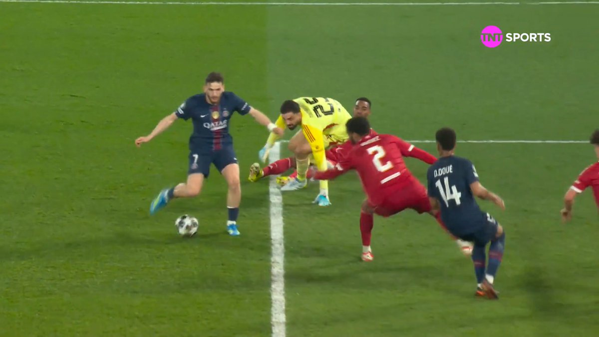 O gol de Kvaratskhelia. PSG 2x0 Liverpool. 🎥 TNT Sports BR