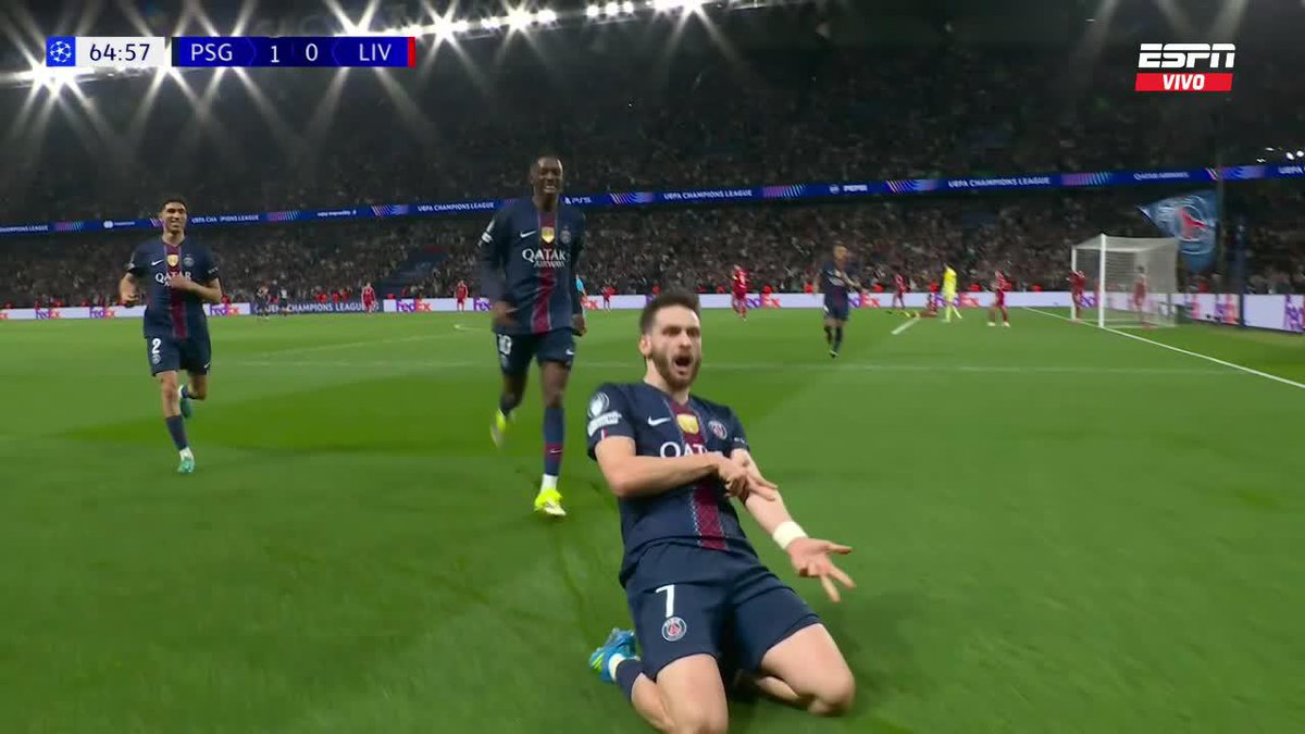 Khvicha Kvaratskhelia se bailo a la defensa del Liverpool, engañó al portero con un regate dentro del área y marca este GOLAZO es un enfermo 😭🇬🇪