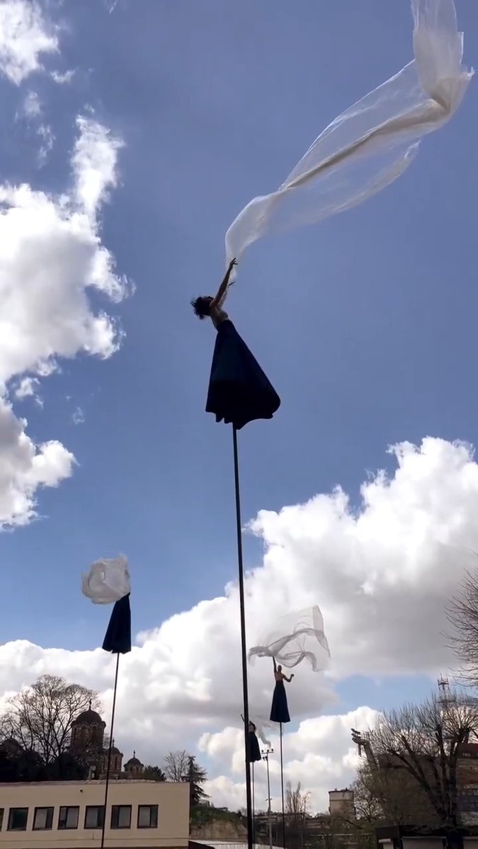 What a surreal spectacle! 🤍 Three artists from Gratte Ciel turning height into poetry, letting the wind write the choreography.