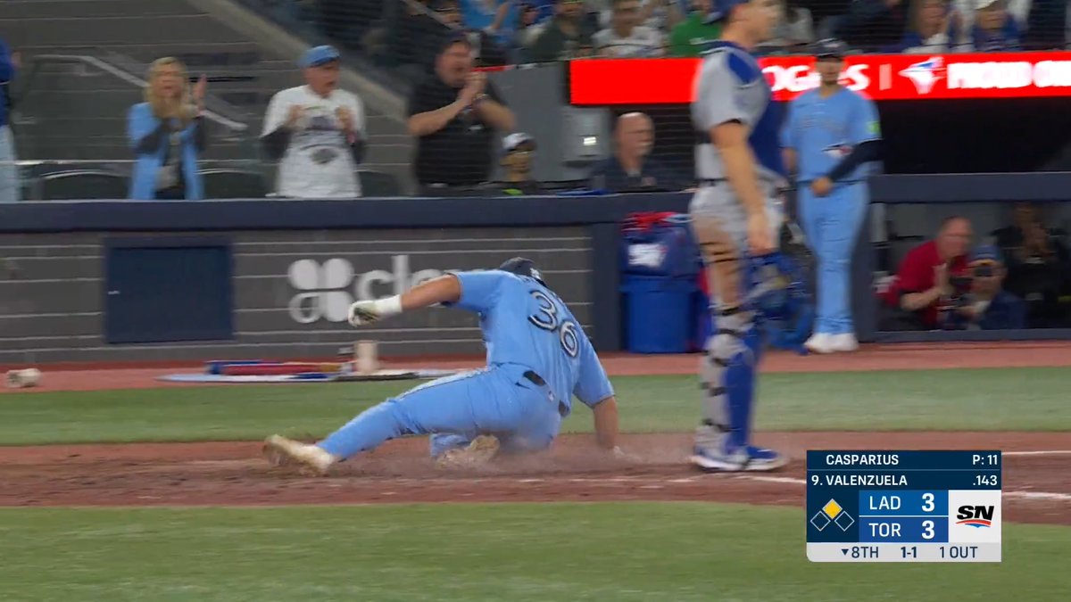 The Toronto Blue Jays create a run on the basepaths to take an 8th-inning lead!