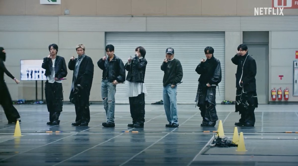 BTS of BTS🎥 “Hooligan” 리허설 풀버전 공개✨ <BTS 컴백 라이브: ARIRANG>, <BTS: 더 리턴> 절찬 스트리밍 중. 오직 넷플릭스에서. #BTS_더리턴 #BTSTheReturn #BTS_ARIRANG