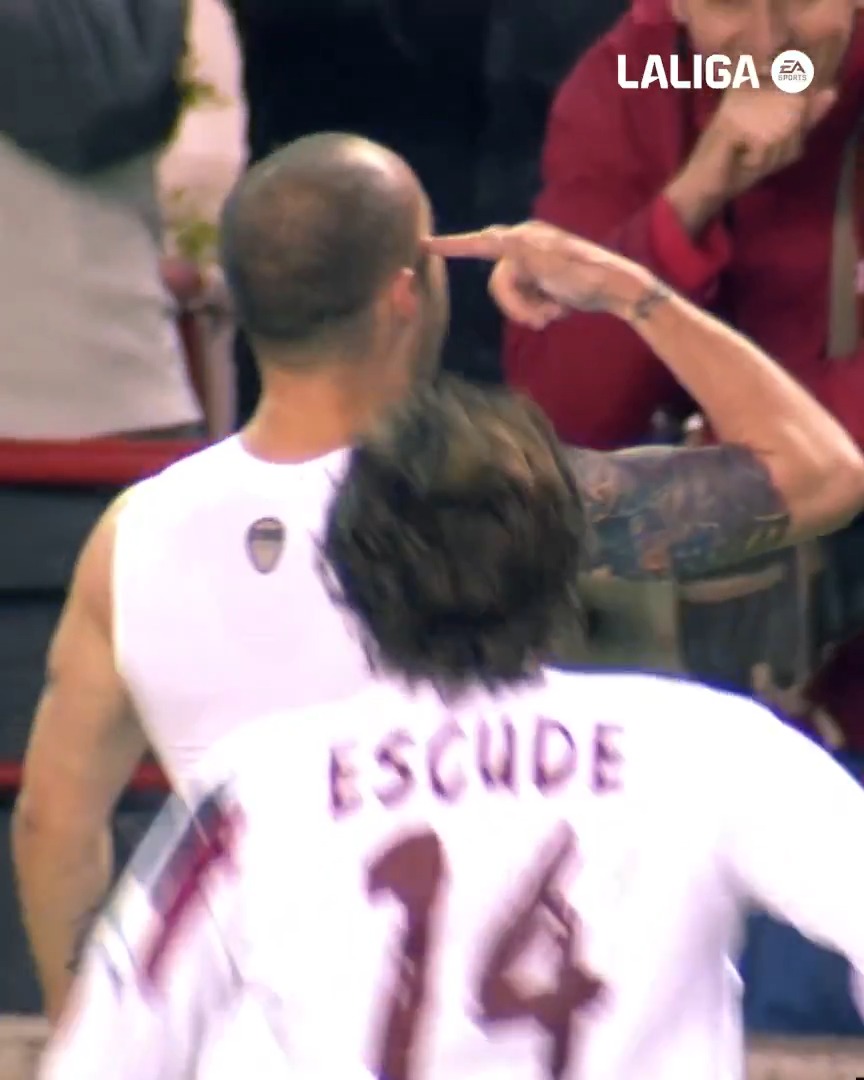 El golazo de 𝗖𝗵𝗲𝘃𝗮𝗻𝘁𝗼́𝗻 con el Sevilla Fútbol Club. ❤️‍🔥 LALIGARETRO | 42LEGADOSLALIGA