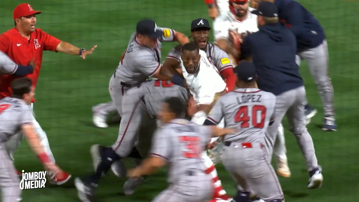 Jorge Soler charges the mound after Reynaldo Lopez throws a fastball near his head, a breakdown