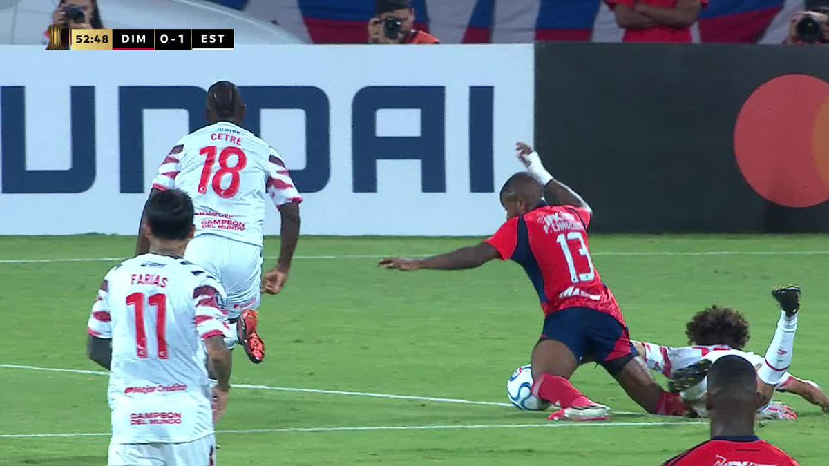 #EDLP era penal debido a que Benedetti lo comenzó a tomar afuera del área pero lo soltó adentro 👇