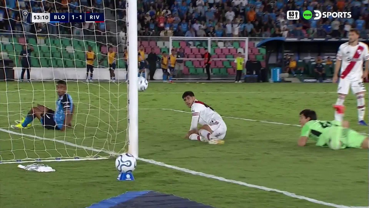 Pezzella trabó como una nena por miedo a romperse y gol de los bolivianos