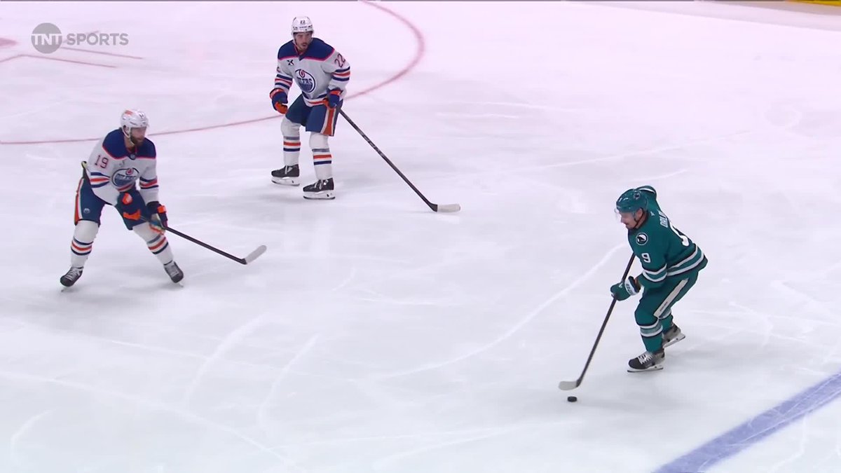 GUESS WHO, MACKLIN OPENS THE SCORING FOR THE SHARKS!!! 🔥🚨