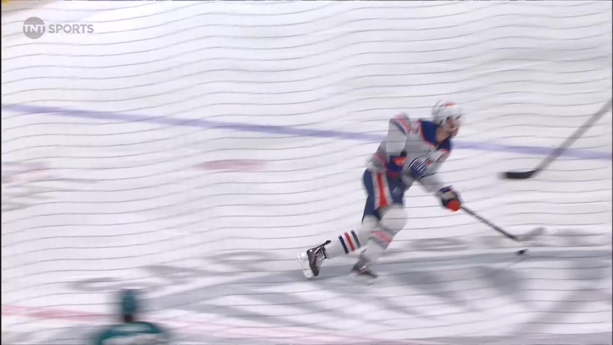 MCDAVID PUT THE D &amp; NED IN A BLENDER WHAT A GOAL!!!!! 🔥🚨 HE HAS 4 POINTS IN 26 MINUTES 😳
