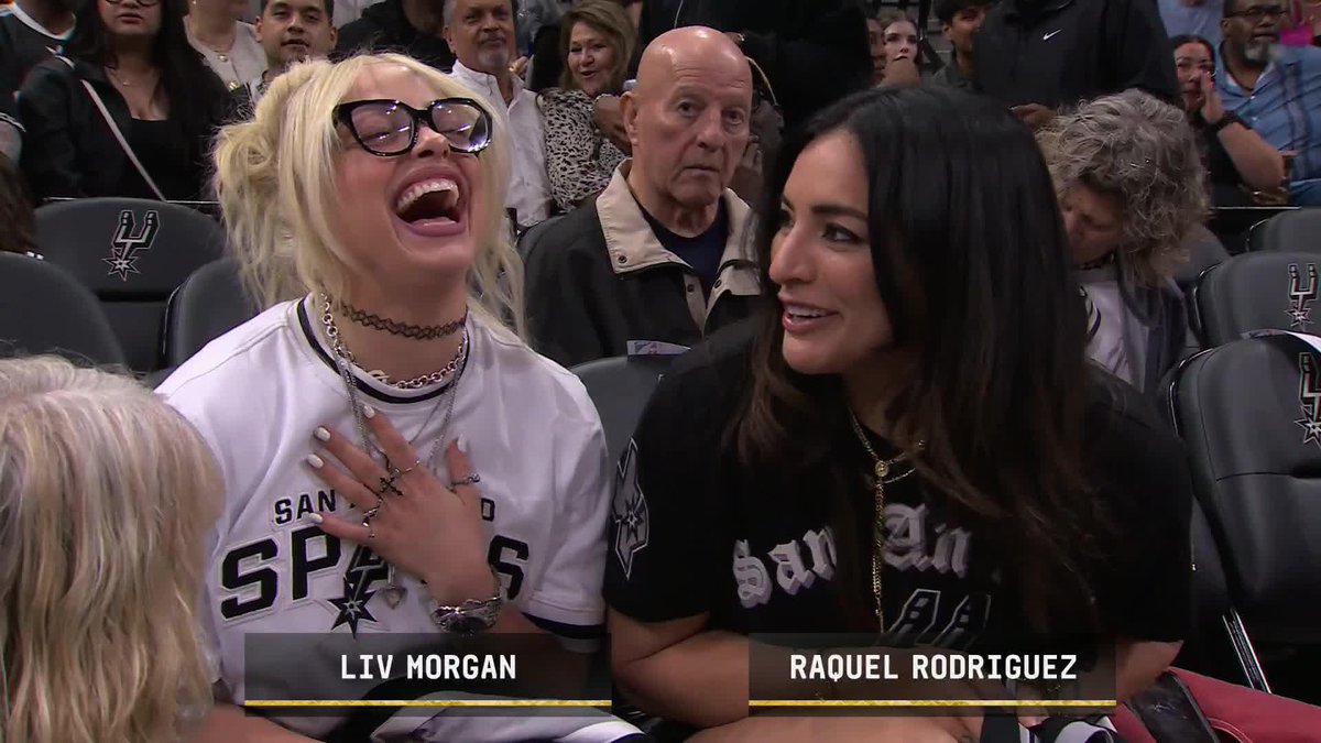 Liv Morgan and Raquel Rodriguez in the house watching the Spurs hoop 🔥 Richard Jefferson is more of a Rhea Ripley guy 😂