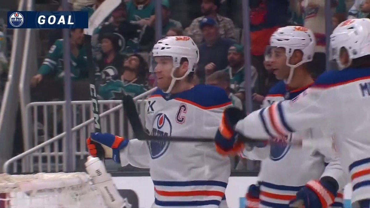 MCDAVID HAS FIVE POINTS AND A HAT TRICK IN THE SECOND PERIOD 😱