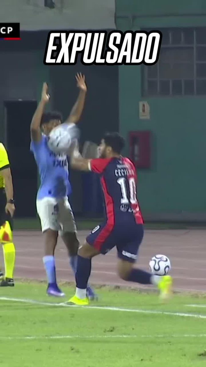 ¿Recuerdan a Cecilio Domínguez? Pues hoy fue EXPULSADO de la manera más insólita posible 😳 Esto eN duelo por la Libertadores 😱