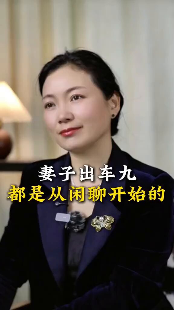 如果你是担心这件事： 与其防备手机里那些带着“勾子”的陌生人，不如先看看身边那个人，还愿不愿意跟你聊那些没用的废话。关系的瓦解，从来不是从和别人聊通宵开始的，而是从和你无话可说开始的…