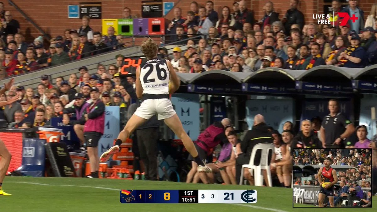 "The new rule is if you actually attempt to touch it, you've gotta try and keep the ball in." 🗣️ Luke Hodge following Nick Haynes' insufficient intent call