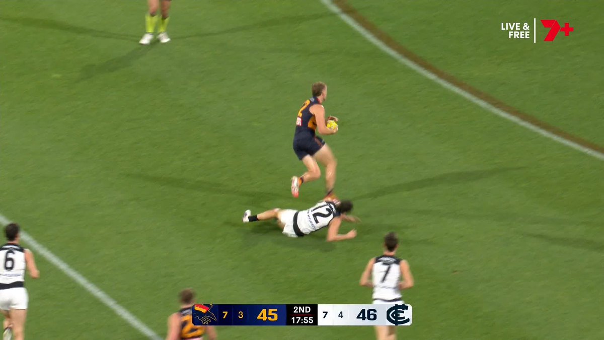 Dawson sat him down and let him know 😤 #AFLCrowsBlues
