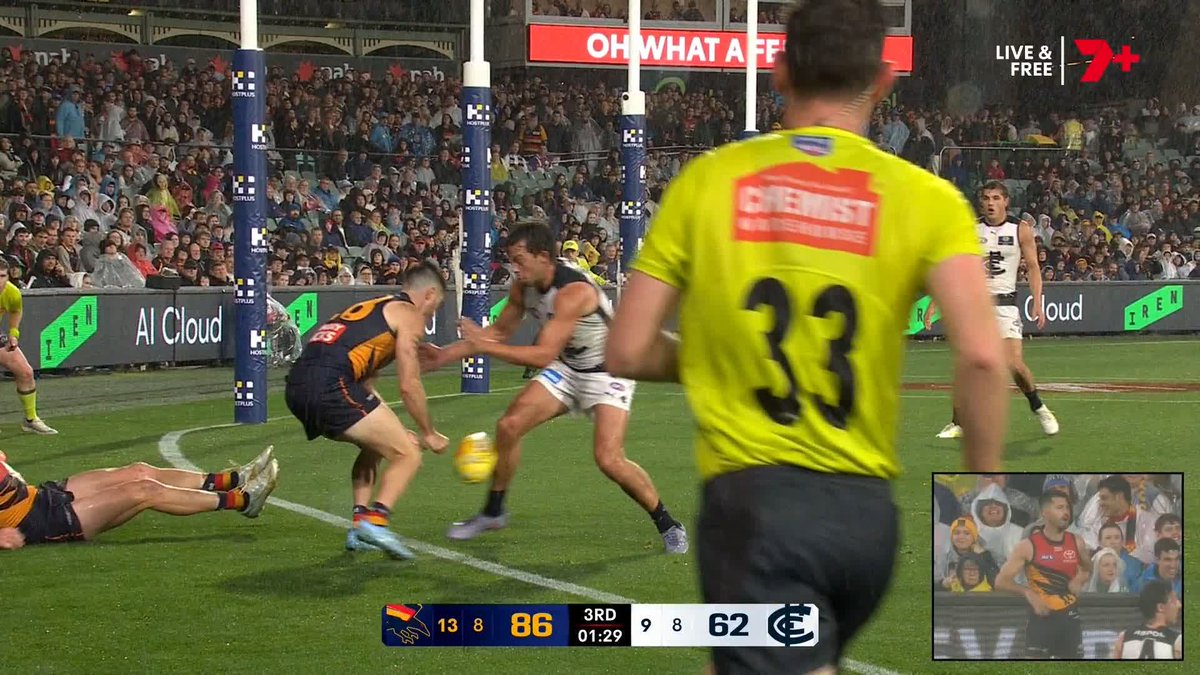 "That is one of the smartest things you'll see on the football field this year." 🗣️ Kane Cornes on Alex Neal-Bullen's "highly intelligent" boundary line play