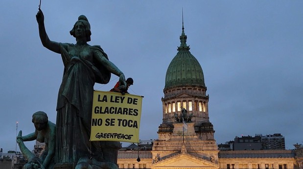 🇦🇷 Argentine MPs approve bill to allow mining in glaciers Environmental activists protested outside the Argentine Congress before lawmakers approved an amendment to the so-called Glacier Law, which authorizes mining in ecologically sensitive glacier and permafrost areas