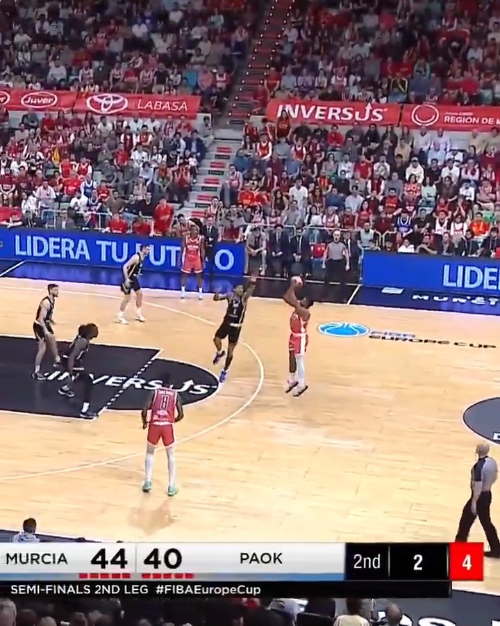 No fue suficiente para que UCAM Murcia consiguiera el pase a la final, pero el partido de David DeJulius fue ESCANDALOSO ▪️41 puntos (igual record de FIBA Europe Cup) ▪️2 rebotes ▪️6 asistencias ▪️4 robos ▪️43 de valoración
