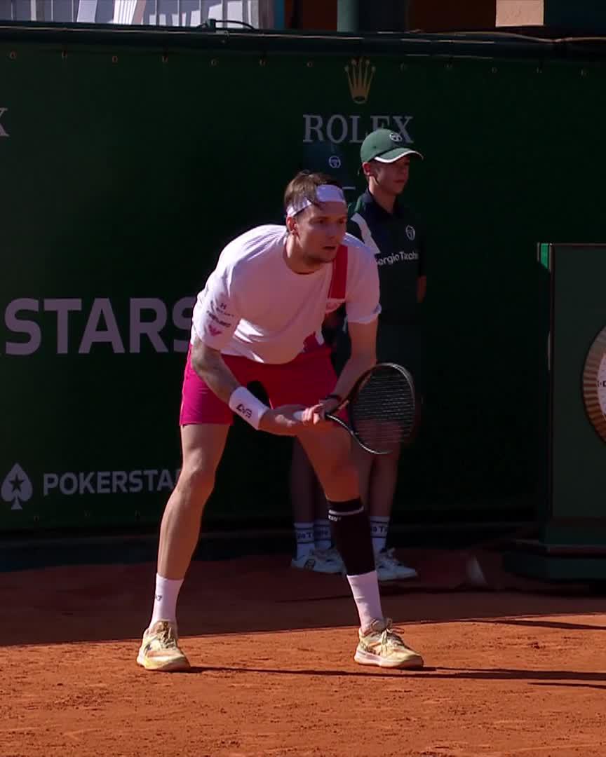 Vaya si me sorprende ver a Bublik en cuartos de final de Montecarlo. Ya dijo hace tiempo: 🗣️ “Odio la tierra batida” Desde entonces, cuartos de final en Roland Garros y Montecarlo. Ver para creer.