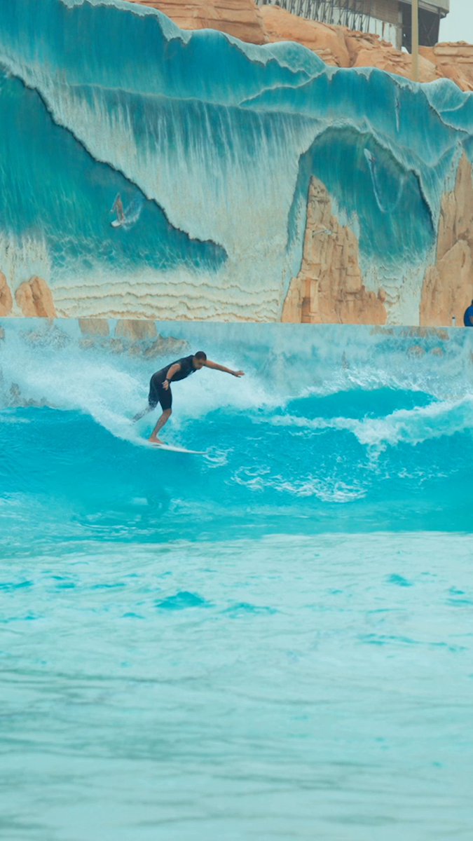 الموجة الأكبر وصلت في أكواريبيا 🏄‍♂️