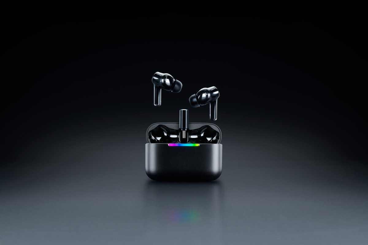 Meet the new Razer Hammerhead V3 HyperSpeed: The next gen of gaming earbuds built to keep you going with ultra-low latency audio that stays in sync, hybrid ANC that keeps distractions out, and seamless switching between platforms without missing a beat.