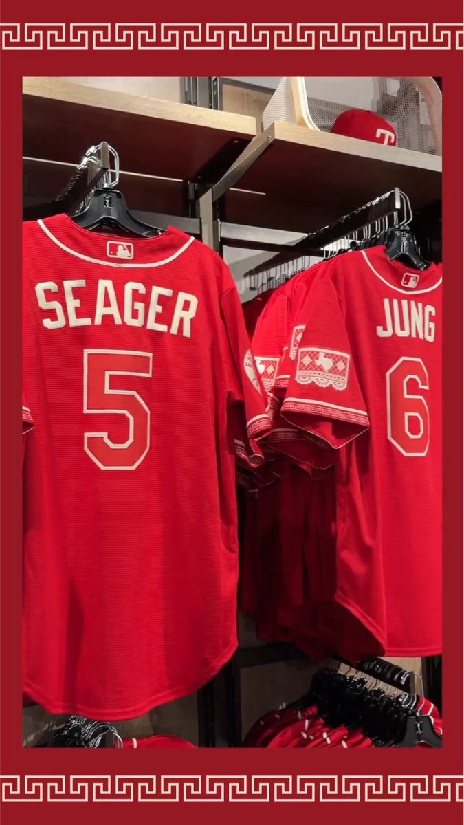 Now reppin' Tejas at the Team Store 🔥