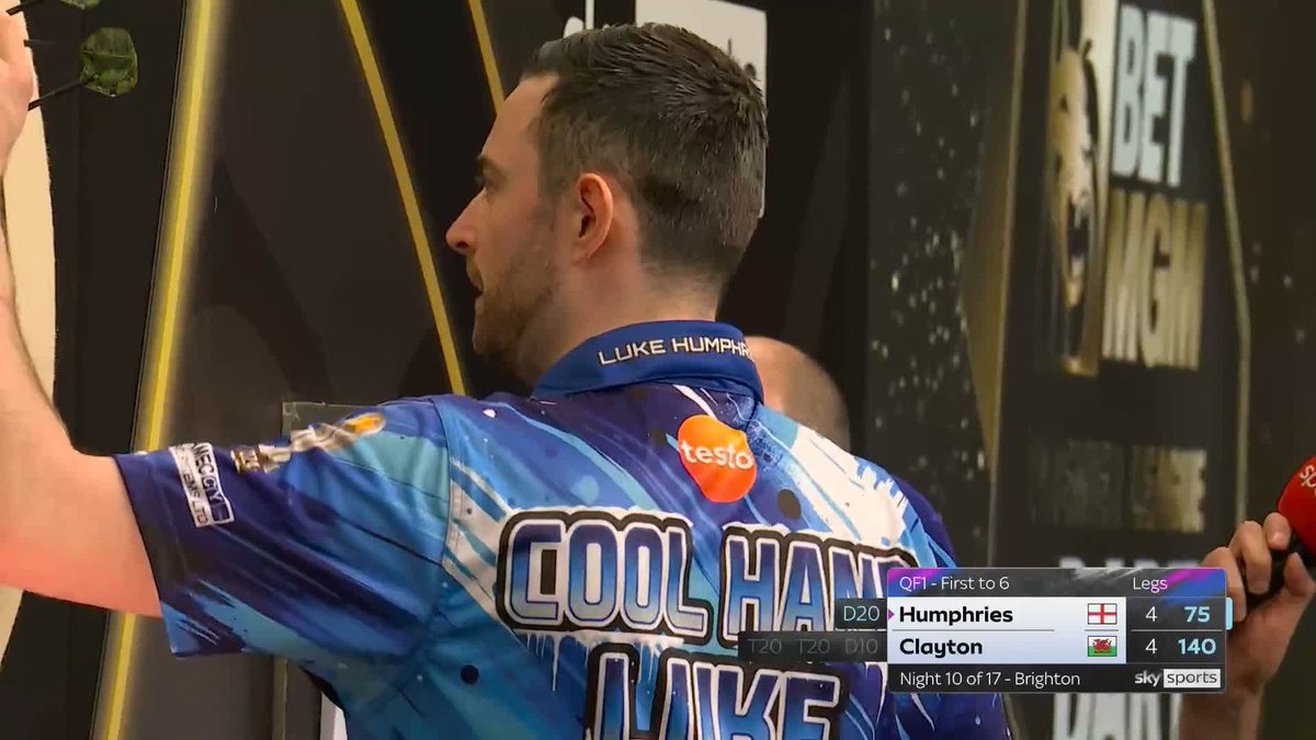 HUMPHRIES ONE AWAY! Three legs on the spin for Humphries! The reigning champion has turned this match around to close in on a crucial two points! 📲 #PLDarts | QF1