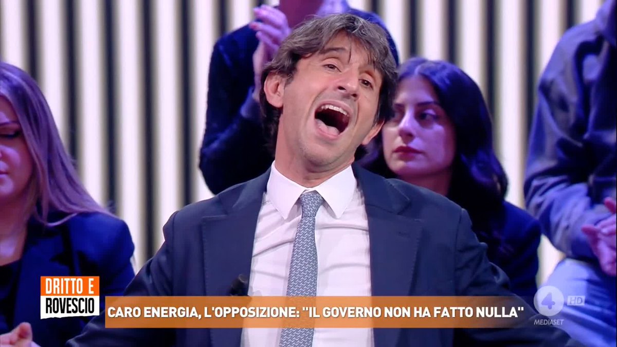 "Per voi l'Italia fa sempre male perché a sinistra non riuscite mai ad amare la patria!" Giovanni Donzelli (Fratelli d'Italia) a #drittoerovescio