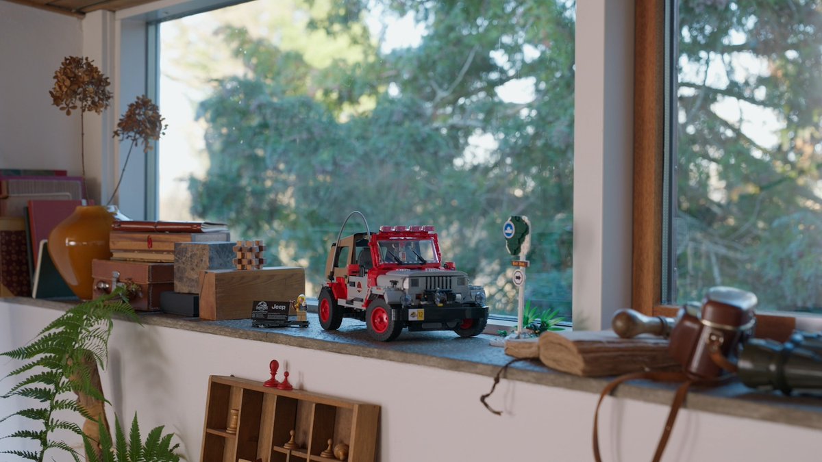 LEGO Jurassic Park Jeep Wrangler went up for preorder this morning at LEGO for $199.99, comes out May 7. The set is 1,924 pieces and comes with a Dennis Nedry minifig holding a shaving cream canister, and his head has a smiling Ned face and "Face covered in poison spit" Ned. #ad