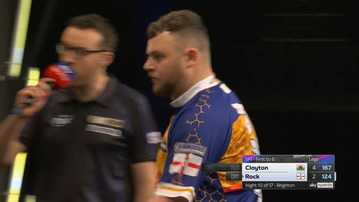 ROCK REDUCES THE ARREARS! Josh Rock is fighting back here! The Northern Irishman crashes in a terrific 124 for a 12-dart hold to reduce the deficit to 4-3! 📲 #PLDarts | SF1