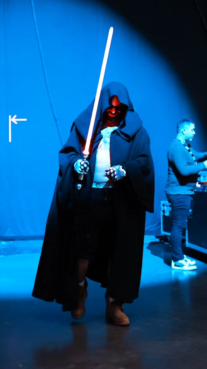 Josh Hokit arrives to the #UFC327 press conference 🤨