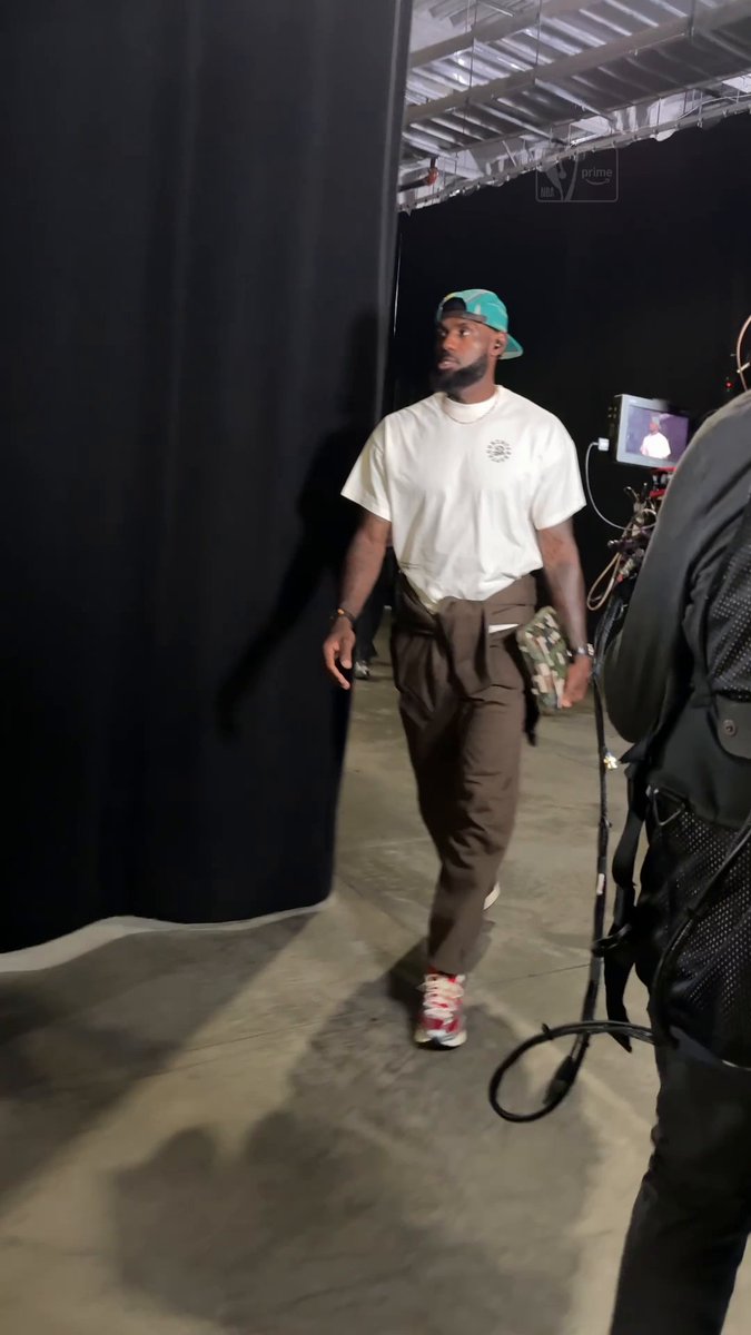 LeBron about to give the Warriors a generational belt 👑