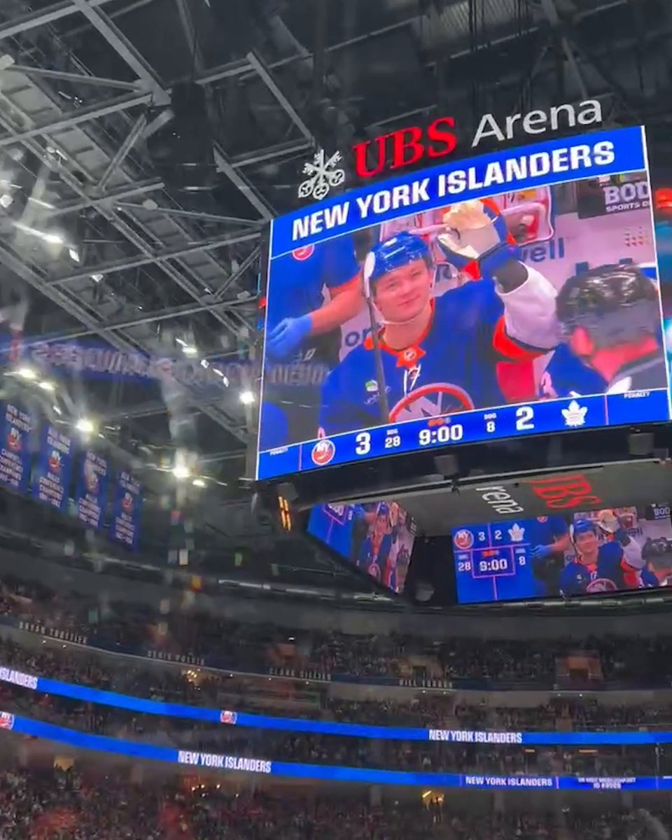 The New York Islanders fans LOVE Matthew Schaefer 💙🧡 📺: ESPN+ ➡️