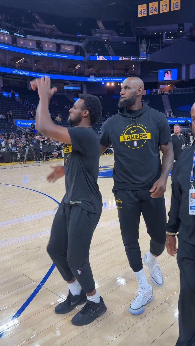 Father-son warmups never gets old ✊