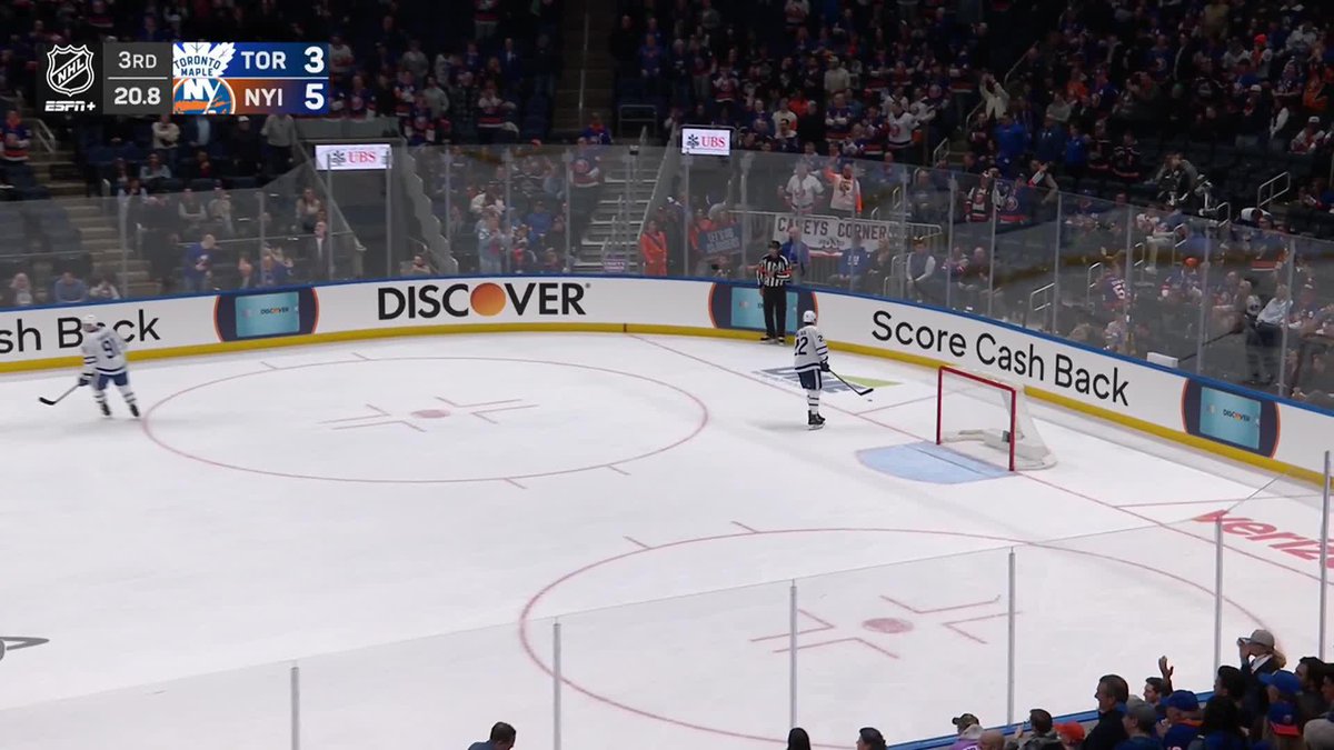 Schaefer left the game with an injury for a brief period, came back and then went for the empty net to get sole possession of the rookie goal record 😂