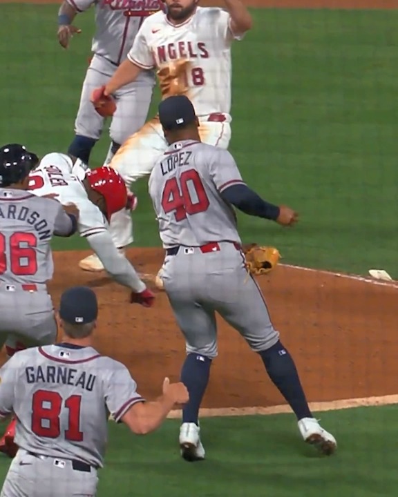 El pitcher de los Braves, Reynaldo López, y el jardinero de los Angels, Jorge Soler, fueron suspendidos por siete juegos, cada uno, por su participación en una pelea durante el partido del martes por la noche en Angel Stadium. Más: