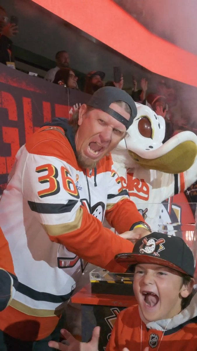 🔥 FIRE US UP WEAVE 🔥 Jered Weaver gets Angels Night started at Honda Center!