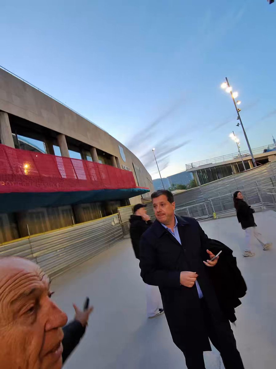 Ertem Şener: "Camp Nou yanında şantiyede Türk müteahhitler, mühendisler Barcelona şehrinin gurur kaynağı olmuşlar. Başkan Laporta’nın, Nihat Özdemir ve Limak grubuna hayranlığına gözlerimle şahit oldum."