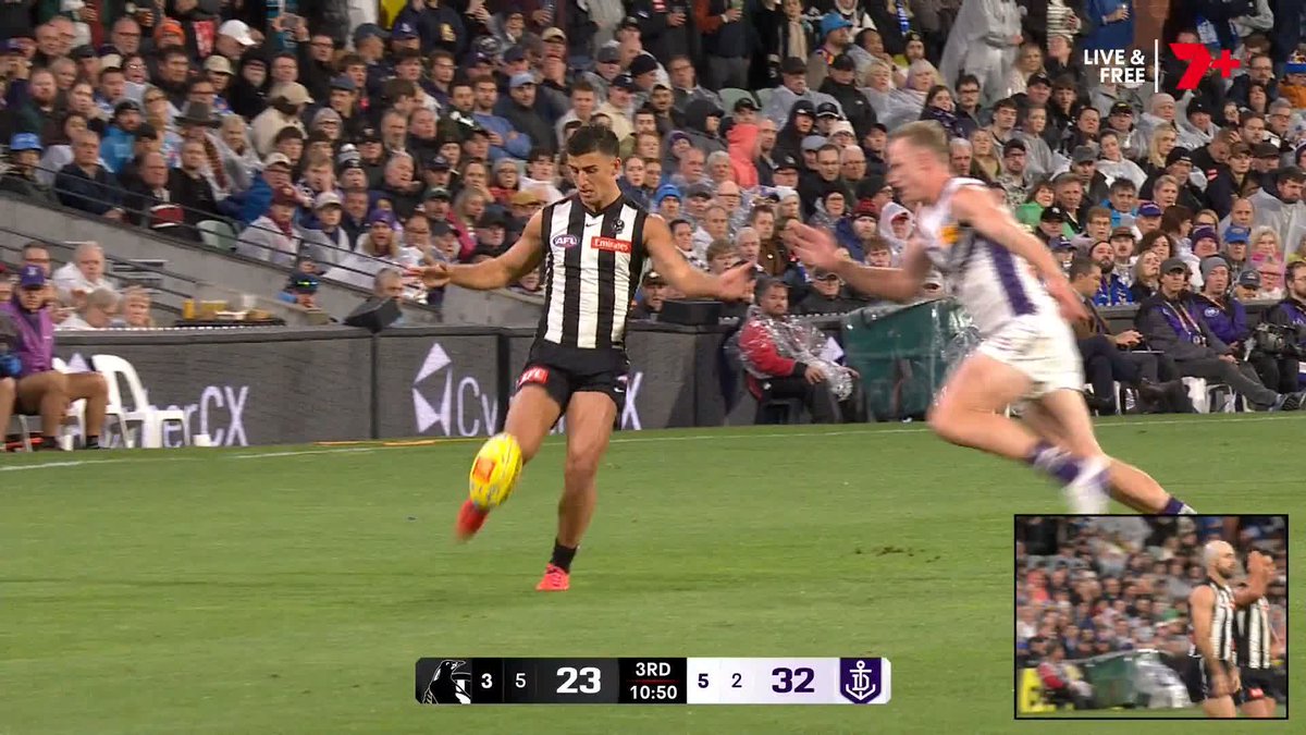"I reckon we've gone overboard with that late one now." 🗣️ Richo following this Nick Daicos downfield free kick