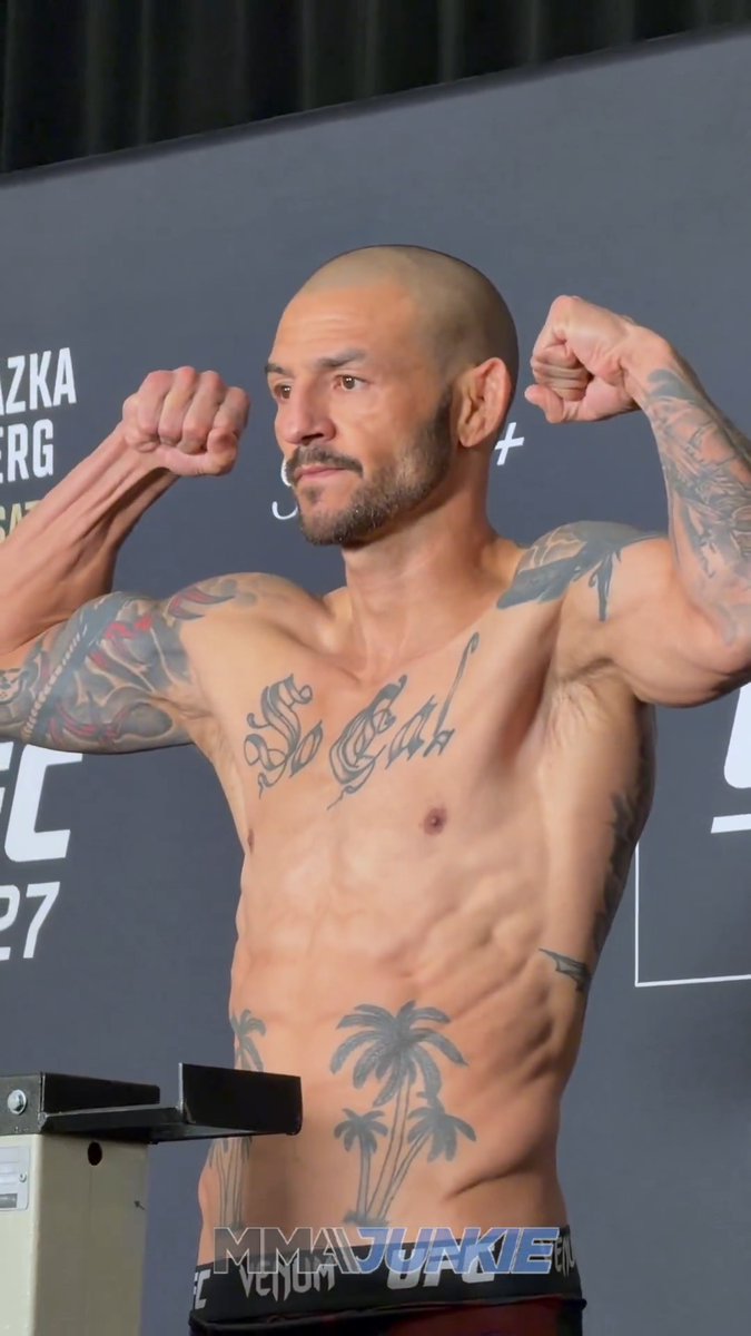 Cub Swanson hit the mark at weigh-ins for his #UFC327 retirement fight. NEVER missed weight his entire career. A true pro. 👏