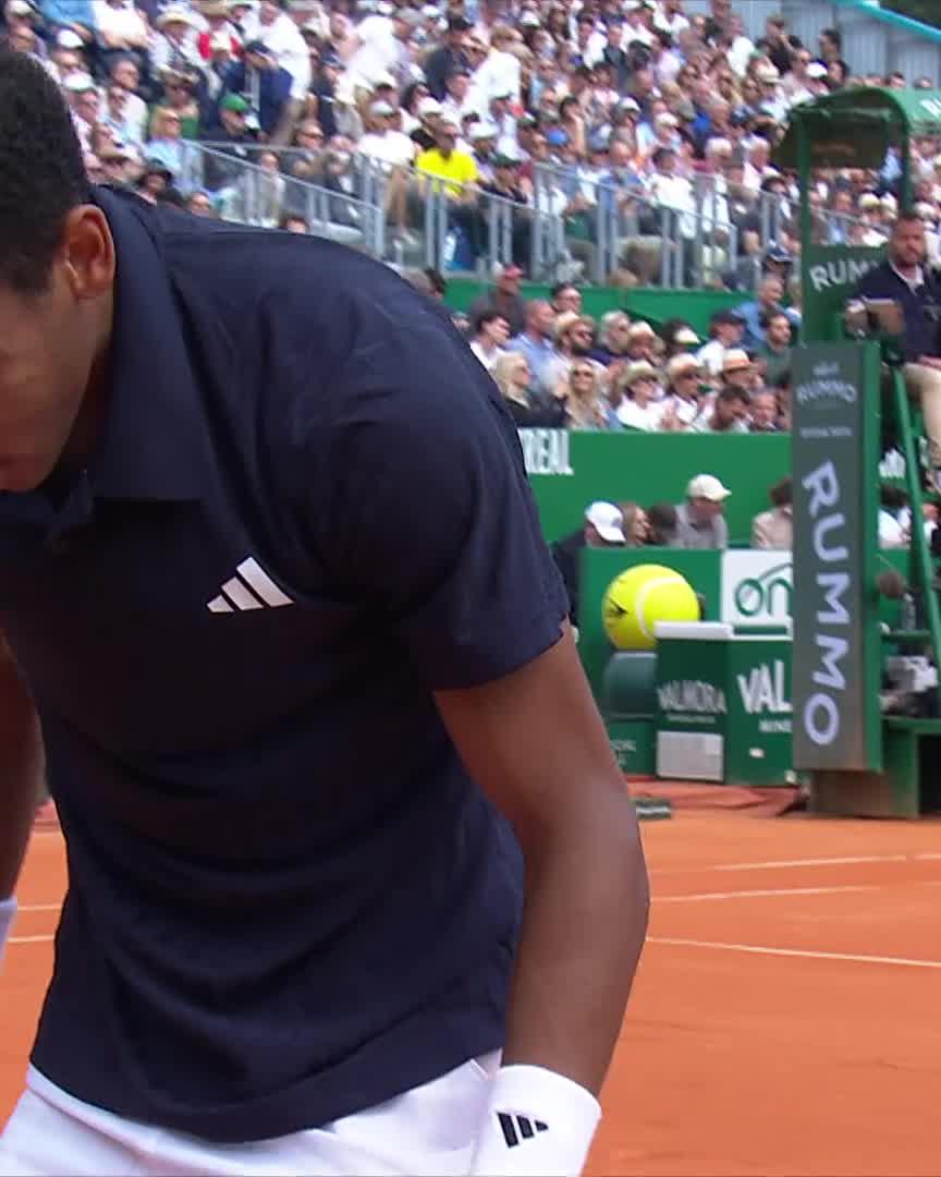 A stunner of a return ๐ฅต Jannik Sinner #RolexMonteCarloMasters