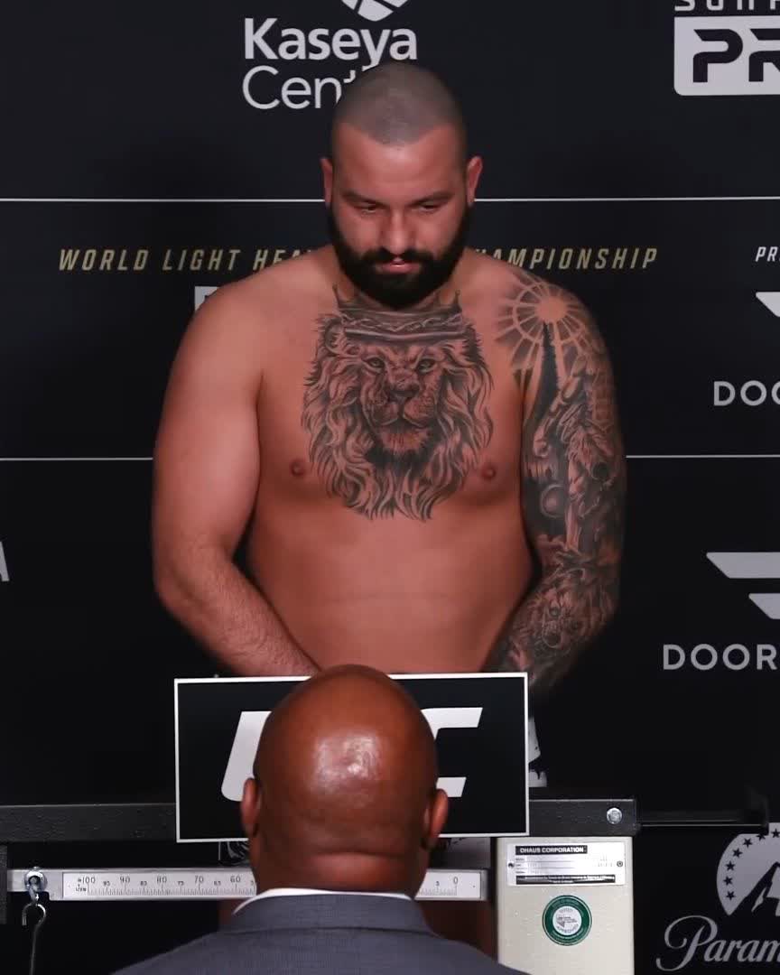 計量時 明らかに様子がおかしいジョシュ・ホキット🤦‍♂️ #UFC