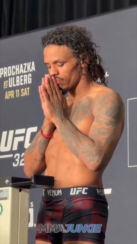 Chris Padilla misses weight for his #UFC327 fight at 158 pounds.