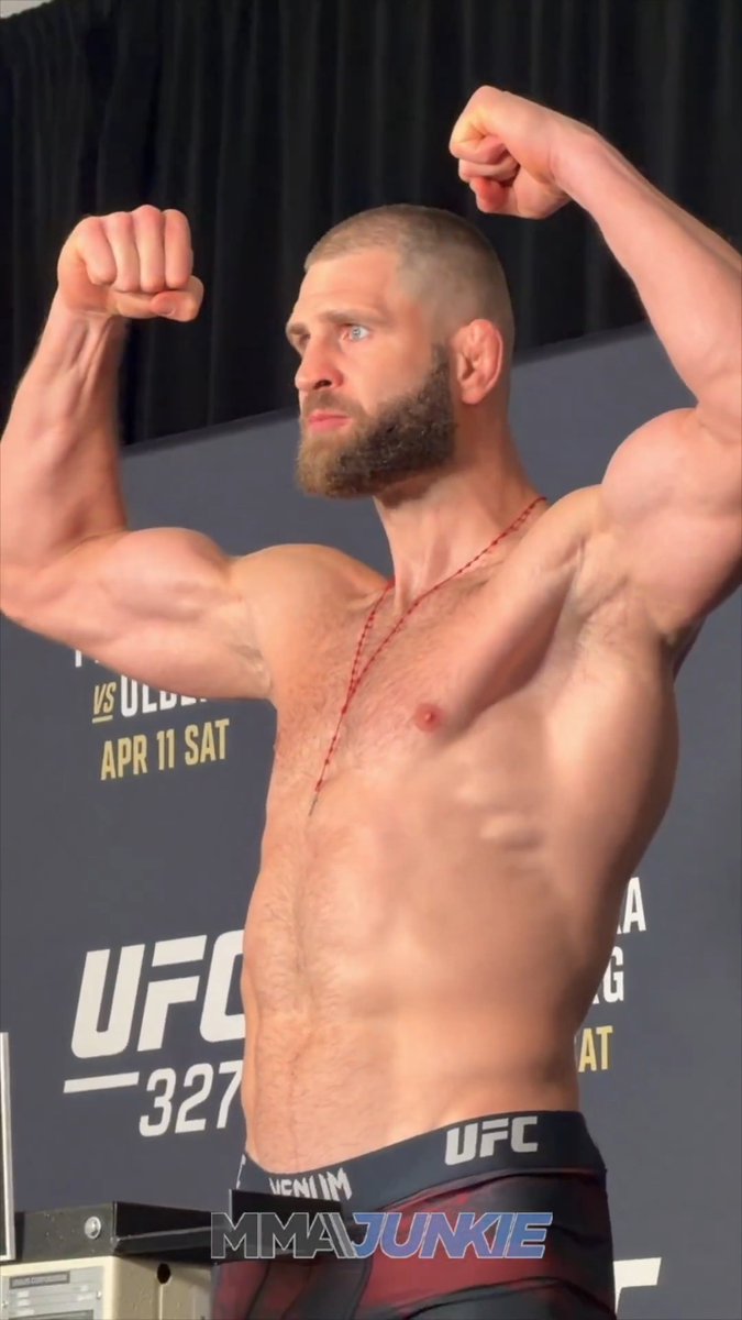 The #UFC327 vacant title fight is on weight! ⚖️ Jiri Prochazka: 203 pounds ⚖️ Carlos Ulberg: 204 pounds