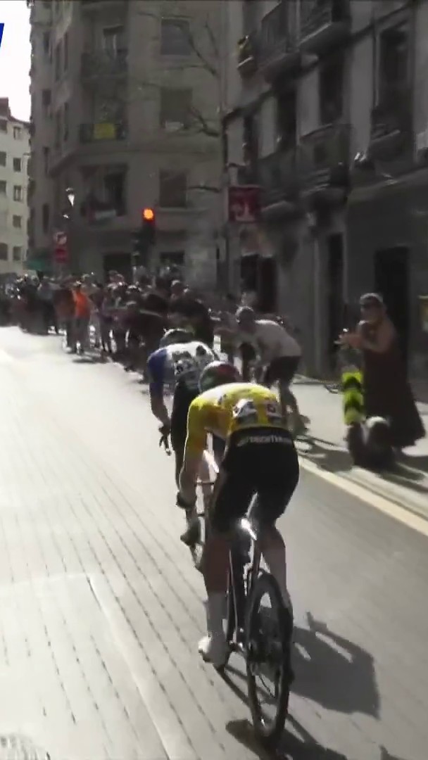 ENCORE UNE ! Paul Seixas s'impose au sprint sur la 5e étape du Tour du Pays Basque ! Au cas où vous auriez oublié : Seixas est Français 😏🇫🇷